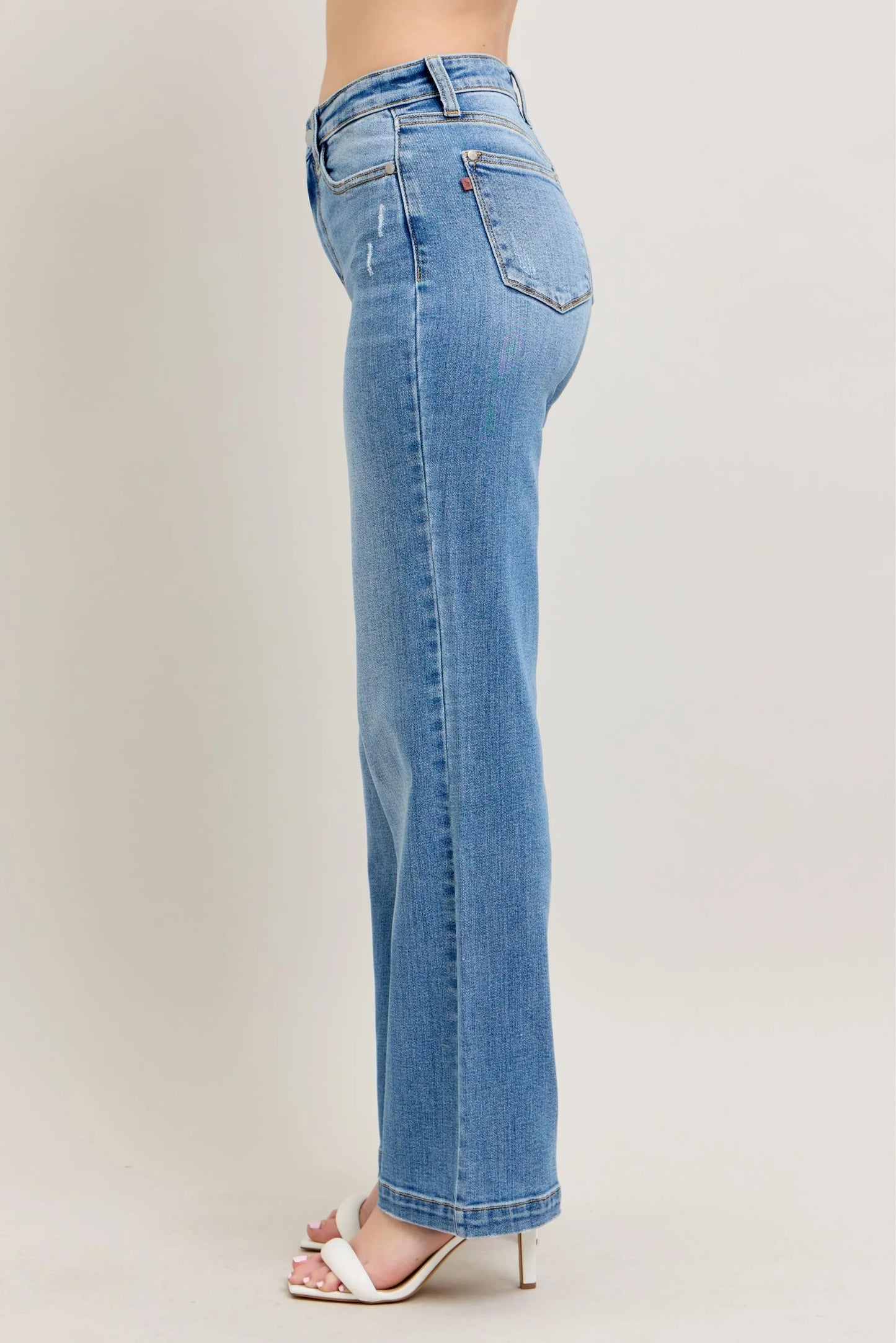 Judy Blue Plus Size High Waist Straight Leg Jeans in Medium Blue Wash