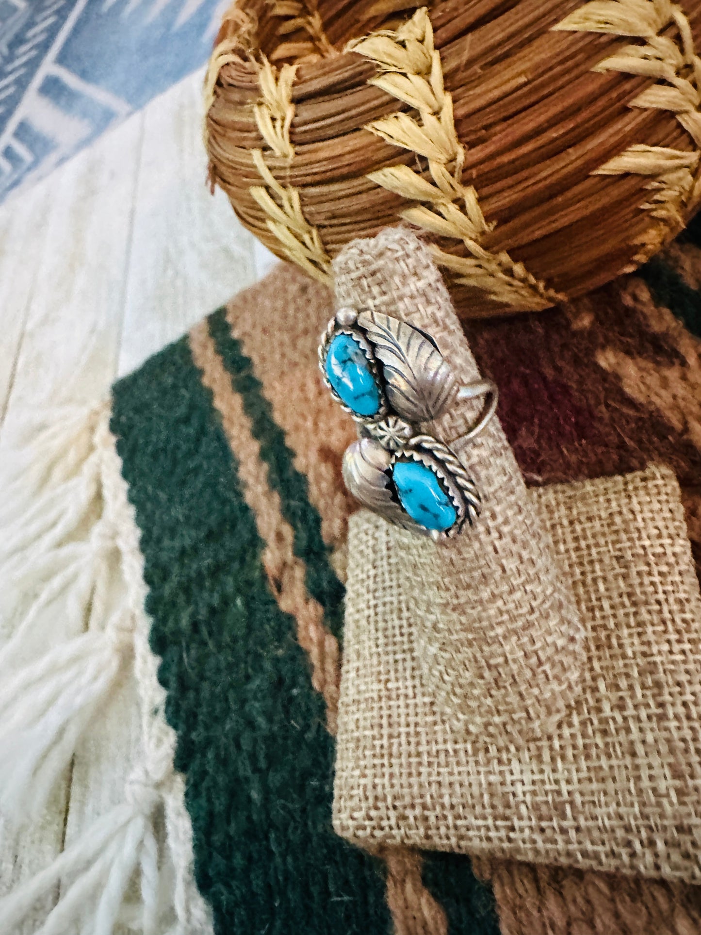 Old Pawn Handcrafted Turquoise & Sterling Silver Ring Size 4.25