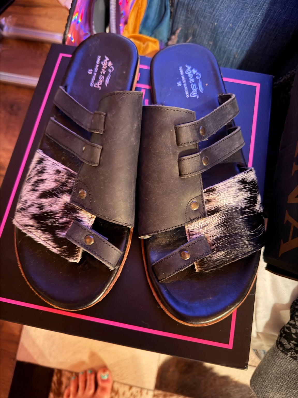Actual Agave Sky Tanya Cowhide Slides size 10